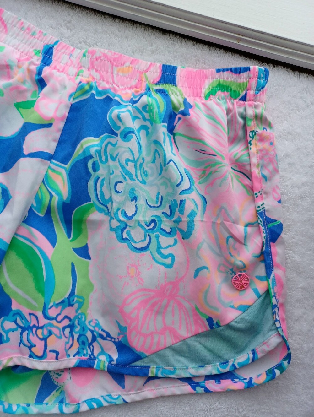 Lilly Pulitzer Ocean Trail Athletic Shorts - Peony For Your Thoughts, Size XS - Picture 4 of 13